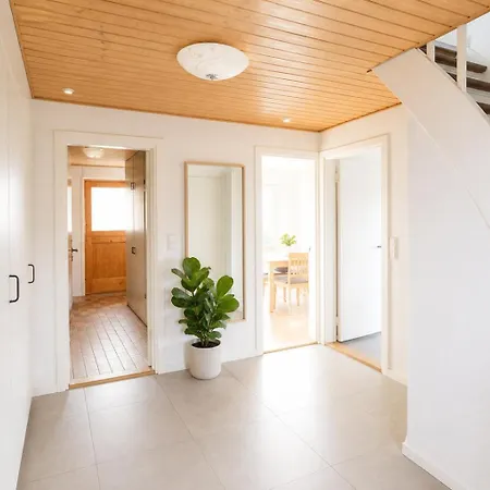The Lighthouse - 170m2 5-bedroom House For 8 Persons In Odense - Free Parking *